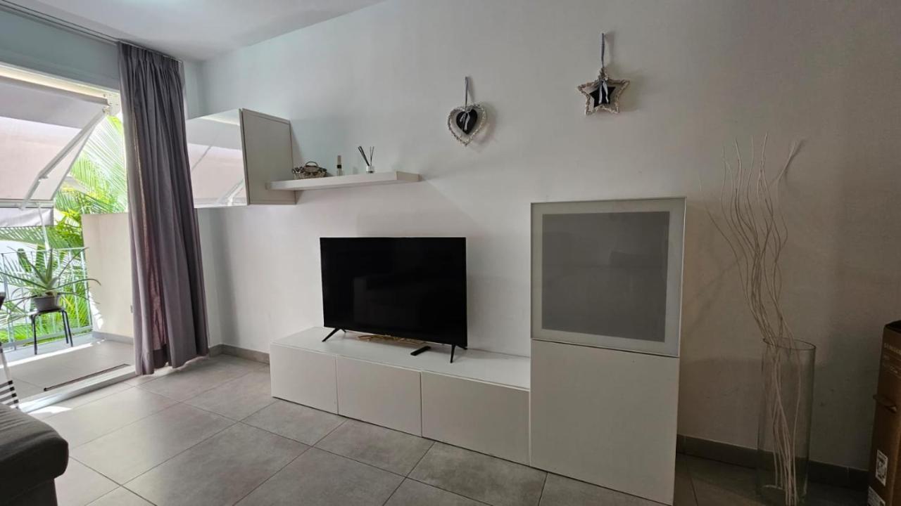 El Tesoro, Beautiful, Two Bedrooms Tenerife Sur Apartment *